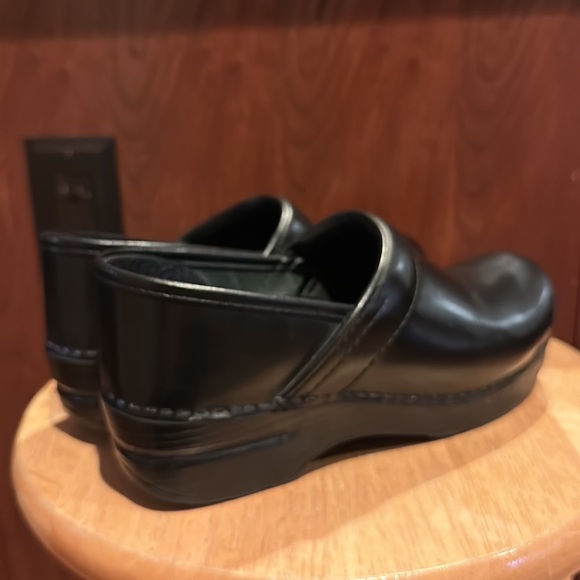 Dansko black clogs size 38 (women’s size 8) - Picture 5 of 10